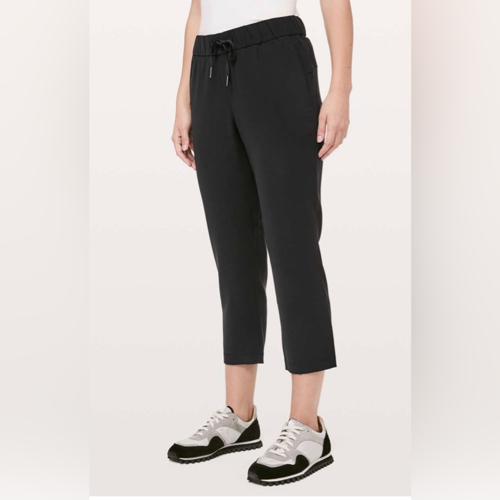 lululemon athletica Black Cropped on the fly Pants